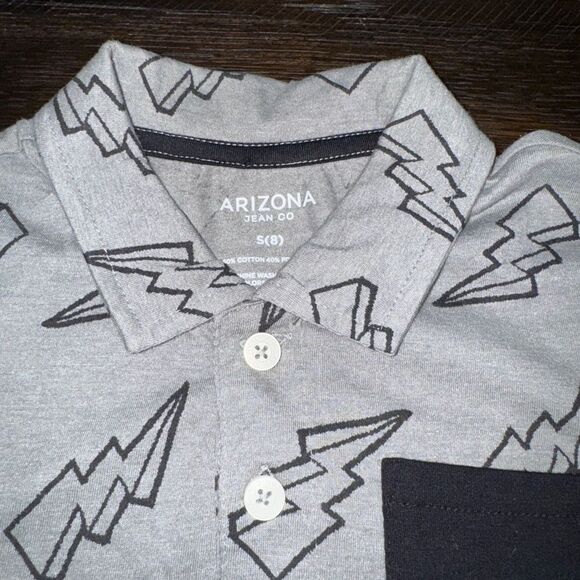 Arizona size 8 collared T-shirt with lightning bolts - Picture 2 of 3